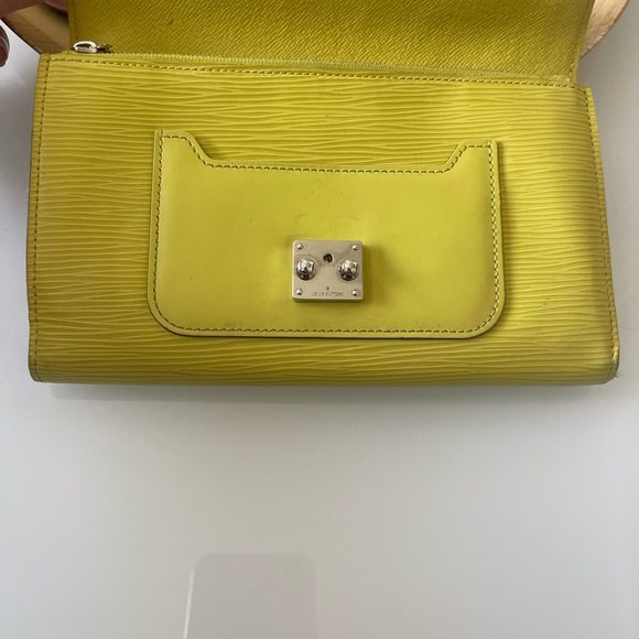 LOUIS VUITTON Wallet Authentic - Picture 4 of 13